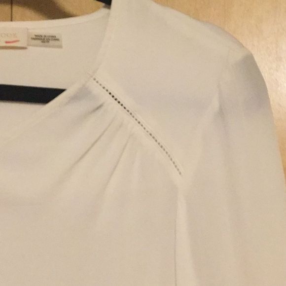 Ramy BrookSumner V-Neck Pleated Cuff Blouse - Picture 4 of 11